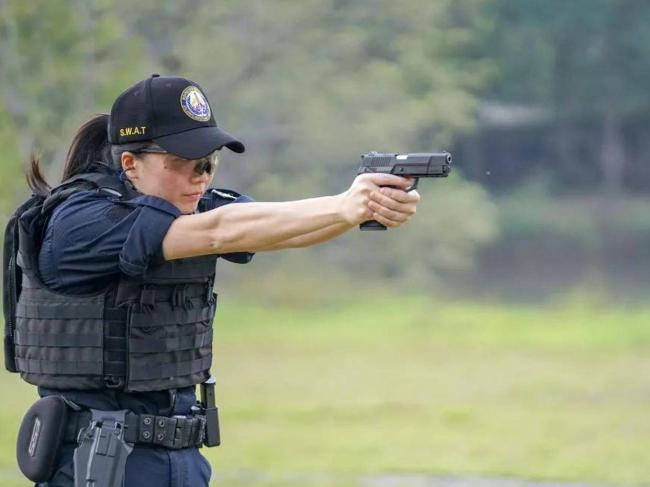 阿联酋国际特警赛 中国产枪械频卡弹引热议 阿联酋国际特警赛 中国产枪械频卡弹引热议