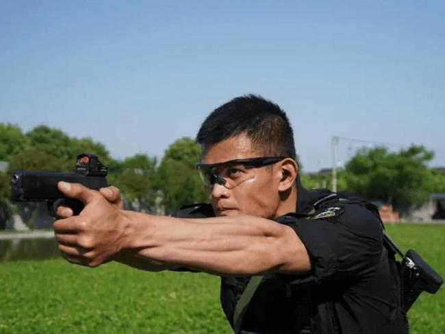 阿联酋国际特警赛 中国产枪械频卡弹引热议 阿联酋国际特警赛 中国产枪械频卡弹引热议