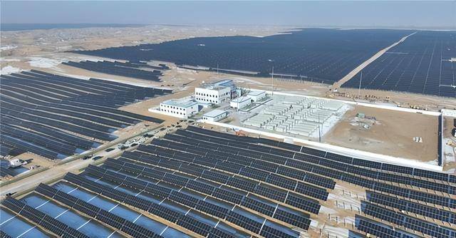 中国第7大沙漠铺满光伏板,结果震惊了 中国第7大沙漠铺满光伏板,结果震惊了