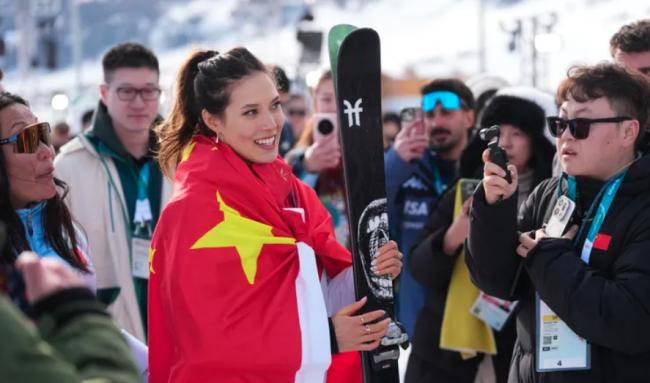 谷爱凌披中国战袍出征奥运 背后惊人“资助”曝光