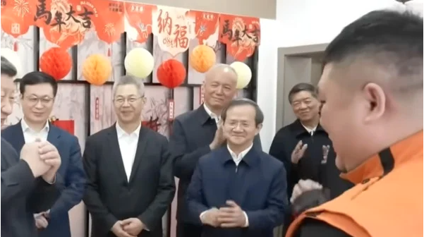 ���������鱩¶һ�У�����������Ȼ����