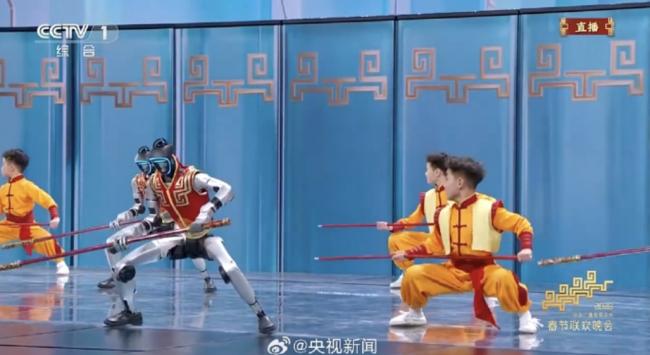 美专家紧盯！春晚惊人一幕，中国未来战略展示