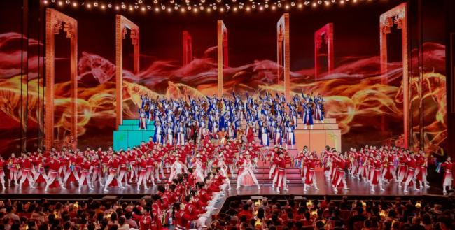 美专家紧盯！春晚惊人一幕，中国未来战略展示