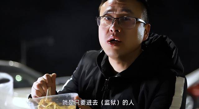 日踩8小时缝纫机，监狱工资多少？数字令人震惊