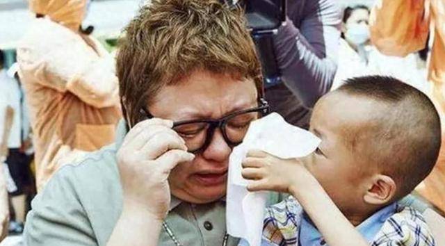 23年前缆车失事,被韩红收养的孩童,如今怎样 23年前缆车失事,被韩红收养的孩童,如今怎样