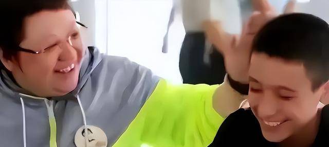 23年前缆车失事,被韩红收养的孩童,如今怎样 23年前缆车失事,被韩红收养的孩童,如今怎样