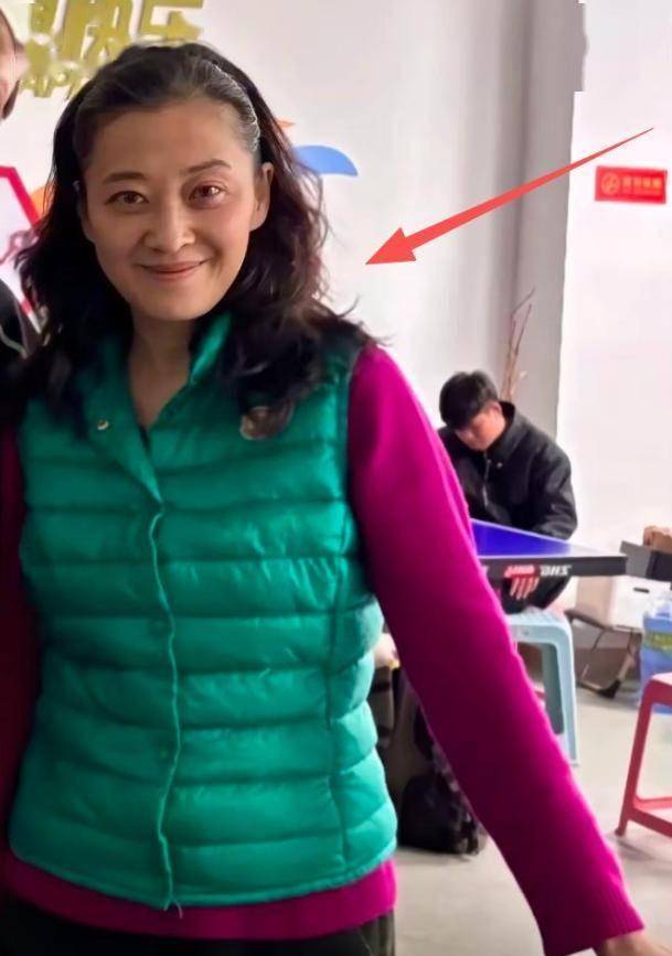 路边照上热搜:50岁梅婷视觉年龄63岁 网喊心酸 路边照上热搜:50岁梅婷视觉年龄63岁 网喊心酸