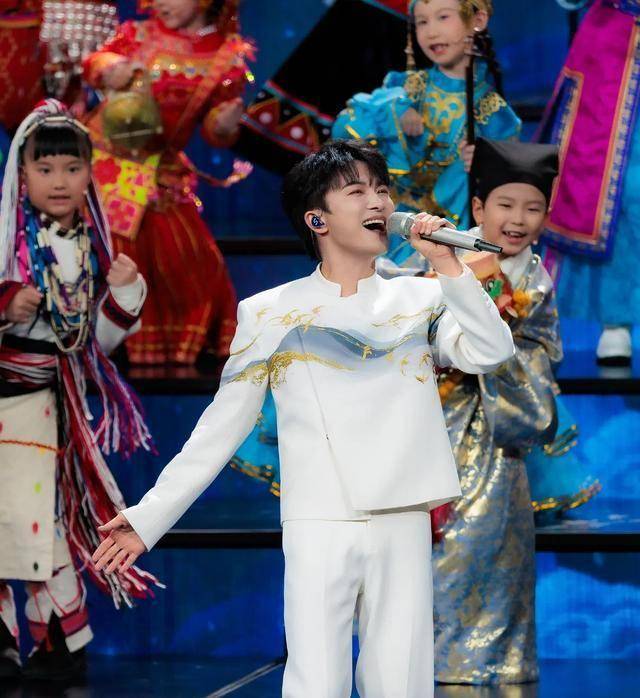 破百万点赞,今年春晚一个神级镜头诞生了 破百万点赞,今年春晚一个神级镜头诞生了