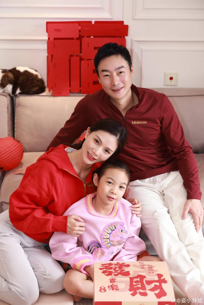 中国奥运冠军夫妇晒全家福 她如今更明艳动人 中国奥运冠军夫妇晒全家福 她如今更明艳动人