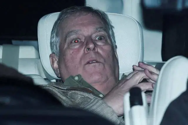 ���������԰���³��������¶�� ������Ц��ɫ��