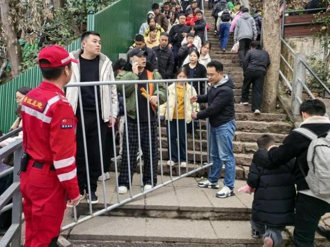 �����µ�һ��������Ȱ�οͣ��ؼҰ�