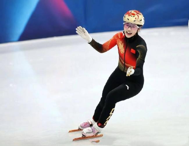 中国短道天才美少女惊艳冬奥赛场,韩国网友狂赞 中国短道天才美少女惊艳冬奥赛场,韩国网友狂赞