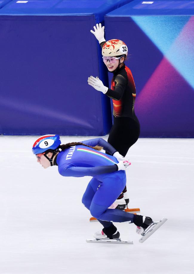 中国短道天才美少女惊艳冬奥赛场,韩国网友狂赞 中国短道天才美少女惊艳冬奥赛场,韩国网友狂赞