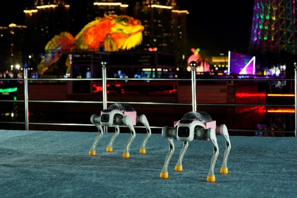 进厂打工没人要的机器人,全在外面接商演 进厂打工没人要的机器人,全在外面接商演