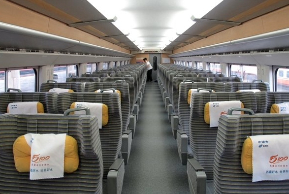 成都女孩坐31小时硬座火车 下车后心脏骤停