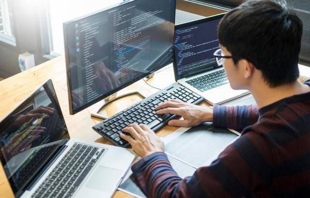 抢人，美一周挖走4名中国顶尖人才