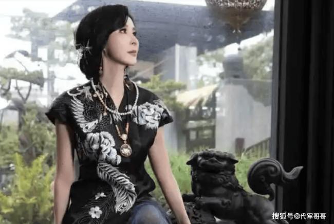 57岁萧蔷近况曝光 如今单身独居豪宅很惬意 57岁萧蔷近况曝光 如今单身独居豪宅很惬意