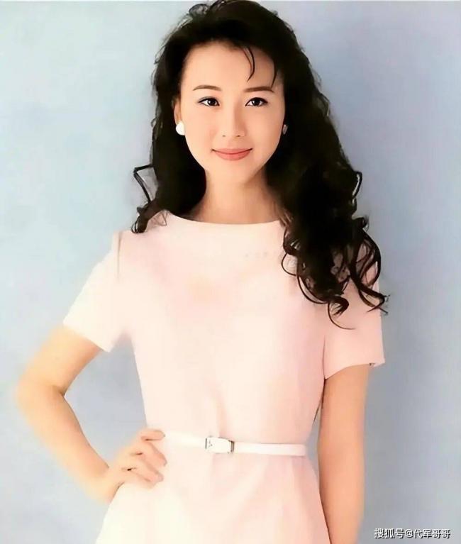 57岁萧蔷近况曝光 如今单身独居豪宅很惬意 57岁萧蔷近况曝光 如今单身独居豪宅很惬意