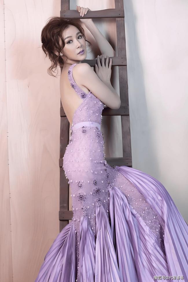 57岁萧蔷近况曝光 如今单身独居豪宅很惬意 57岁萧蔷近况曝光 如今单身独居豪宅很惬意