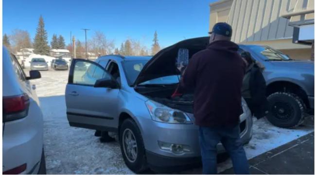 -21℃也硬扛 加国一家6口被迫睡车里半年 -21℃也硬扛 加国一家6口被迫睡车里半年