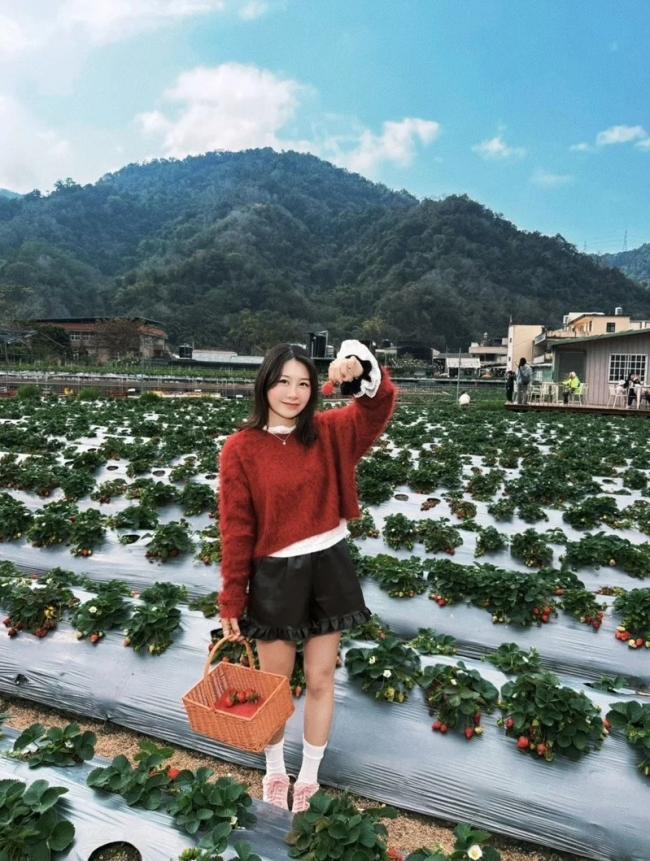 台湾战车女排长“电眼照”曝光 台湾战车女排长“电眼照”曝光