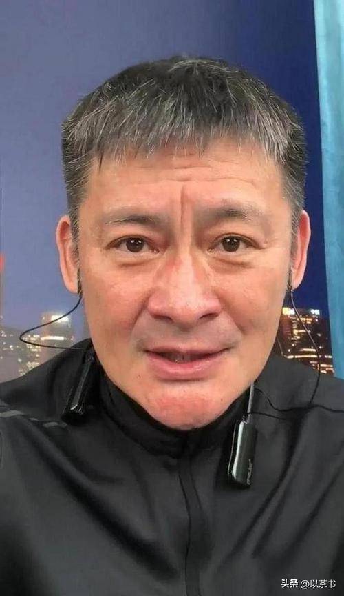 幸福的她:国脚父亲演员母亲 歌手老公 报恩儿女 幸福的她:国脚父亲演员母亲 歌手老公 报恩儿女