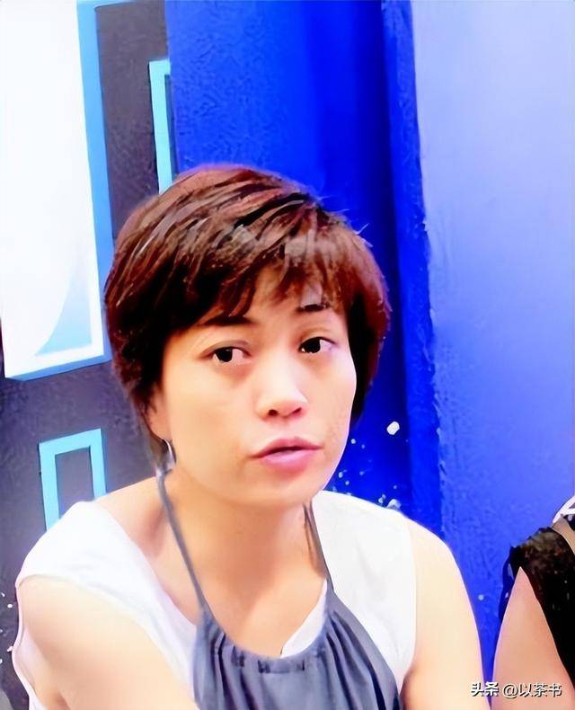 幸福的她:国脚父亲演员母亲 歌手老公 报恩儿女 幸福的她:国脚父亲演员母亲 歌手老公 报恩儿女