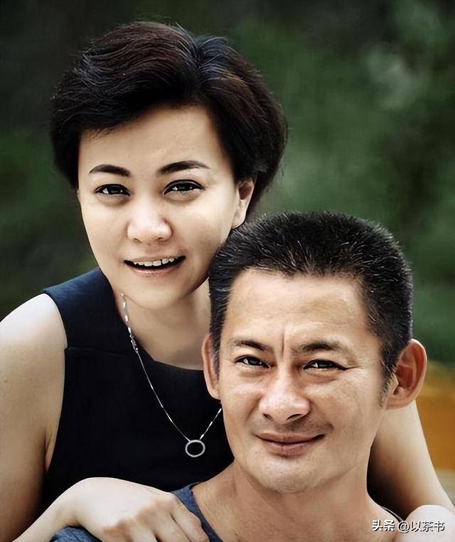 幸福的她:国脚父亲演员母亲 歌手老公 报恩儿女 幸福的她:国脚父亲演员母亲 歌手老公 报恩儿女