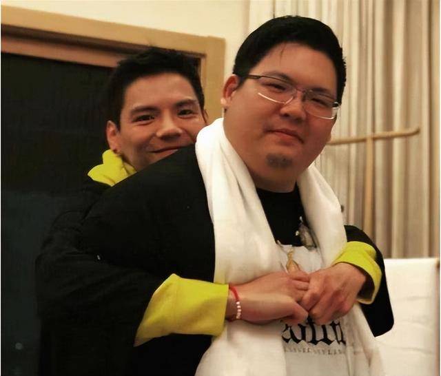 ����ĸ���ڵġ�������ү�����ӣ����Ѷ��˲�·