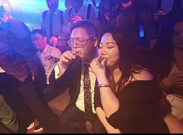 ����ĸ���ڵġ�������ү�����ӣ����Ѷ��˲�·