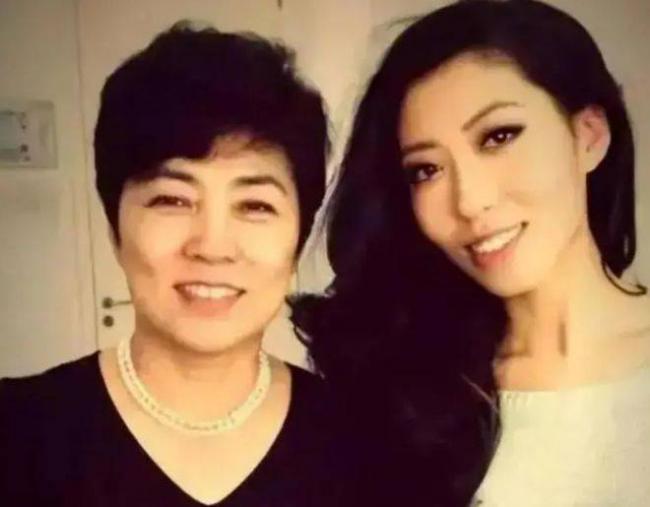 云尽孝8年后:她被加拿大市长抛弃,样貌大变 云尽孝8年后:她被加拿大市长抛弃,样貌大变