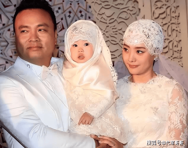 她一婚嫁央视主持,二婚嫁给圈外人,今生活幸福 她一婚嫁央视主持,二婚嫁给圈外人,今生活幸福