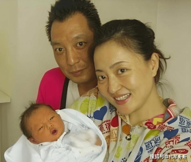 她一婚嫁央视主持,二婚嫁给圈外人,今生活幸福 她一婚嫁央视主持,二婚嫁给圈外人,今生活幸福