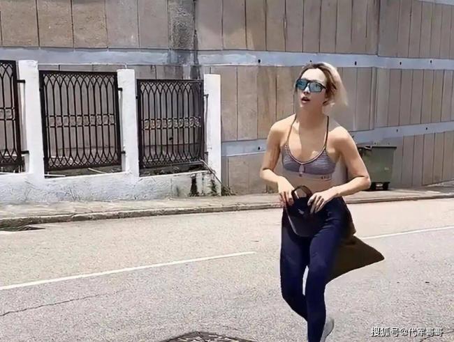 53岁郑秀文近况曝光 暴瘦让人心疼 53岁郑秀文近况曝光 暴瘦让人心疼