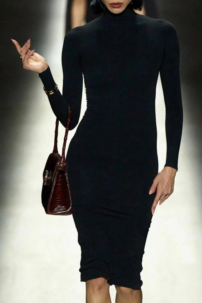 镶满水钻的双G丁字裤，够Gucci