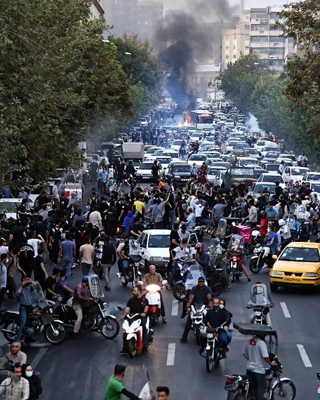 伊朗崩溃四大内因，一个比一个要命