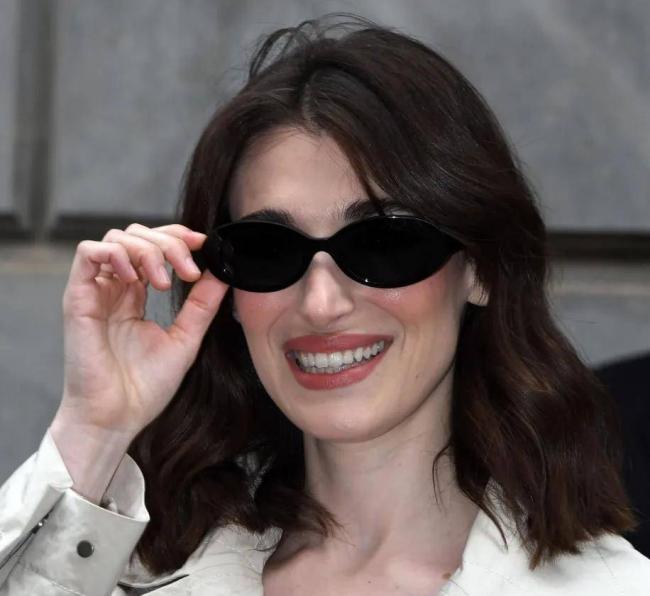 欧美明星越来越像伪人！生图看不到活人感