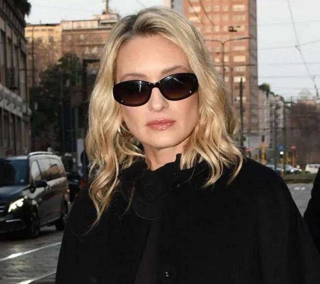 欧美明星越来越像伪人！生图看不到活人感