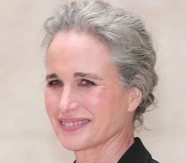 欧美明星越来越像伪人！生图看不到活人感