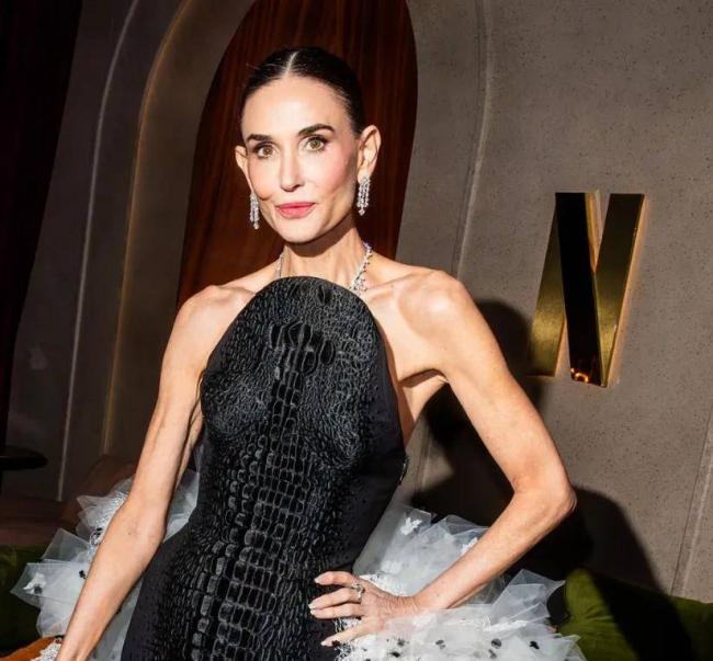 欧美明星越来越像伪人！生图看不到活人感