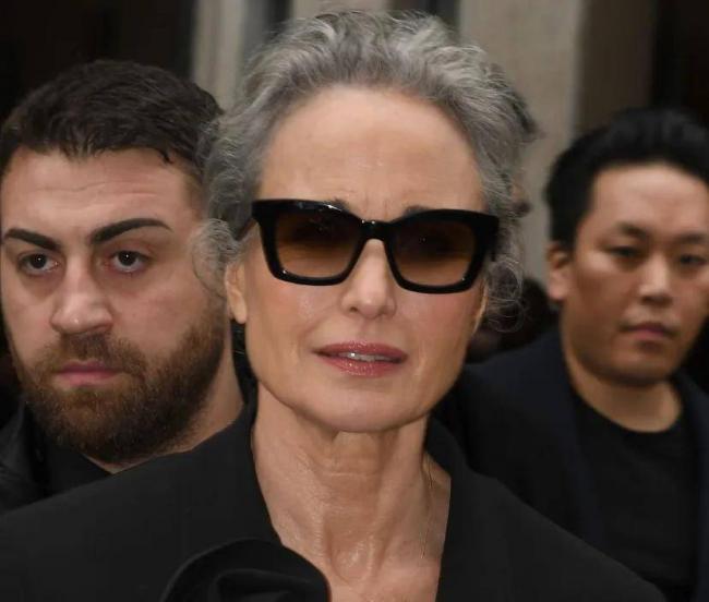 欧美明星越来越像伪人！生图看不到活人感