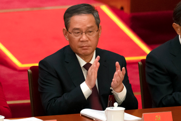 热议：两会登场 处处都是戏