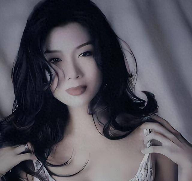 成龙称她是顶级美人，62岁220斤体重