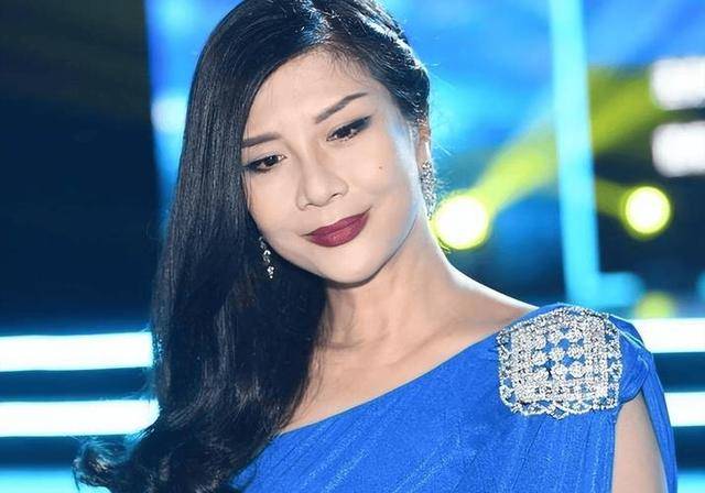 成龙称她是顶级美人，62岁220斤体重