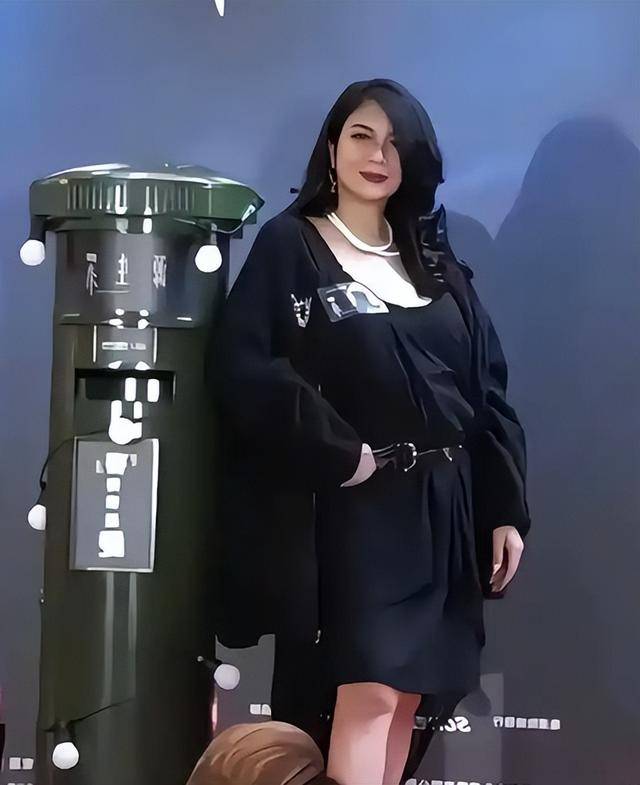 成龙称她是顶级美人，62岁220斤体重