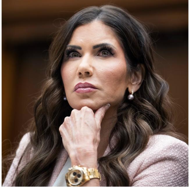 政府专机上演脑残剧情...诺姆多个举动太出格