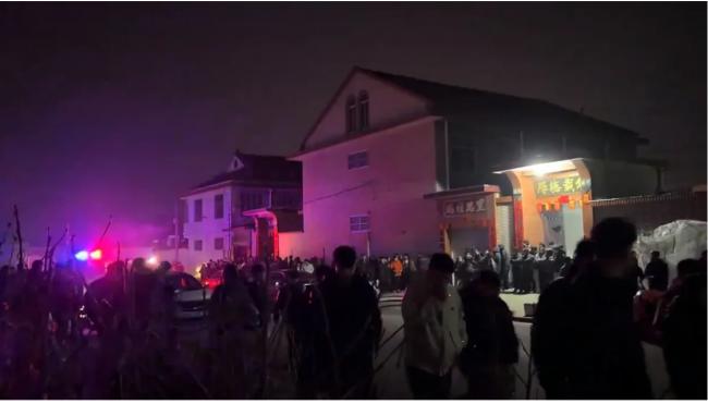 中国网红夫妇离婚引爆粉丝对阵 特警都出动