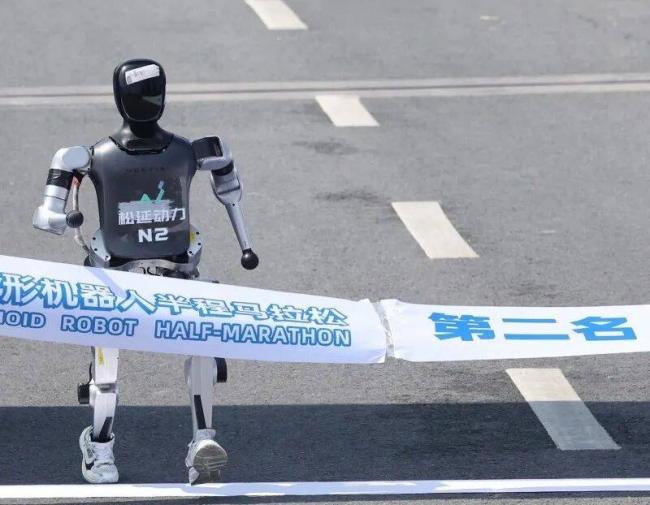 他，清华辍学3年，从生活费2000元到身价数亿