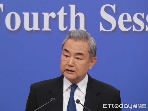 王毅激动翻历史旧帐：不许为侵略翻案