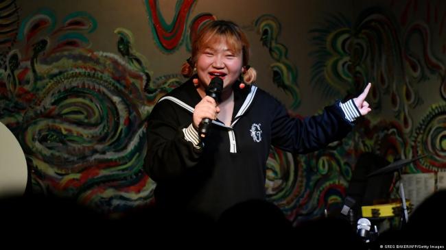 给裸体雕塑穿衣:一场“挑动性别对立”运动 给裸体雕塑穿衣:一场“挑动性别对立”运动